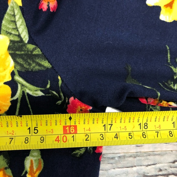 Streetwear Society Black Floral Blouse 1/2 Sleeve Size M - Picture 6 of 6